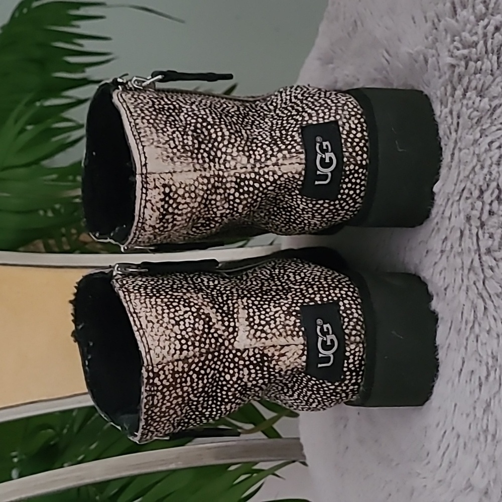 UGG Ankle Boots ❤️ - Picture 5 of 8